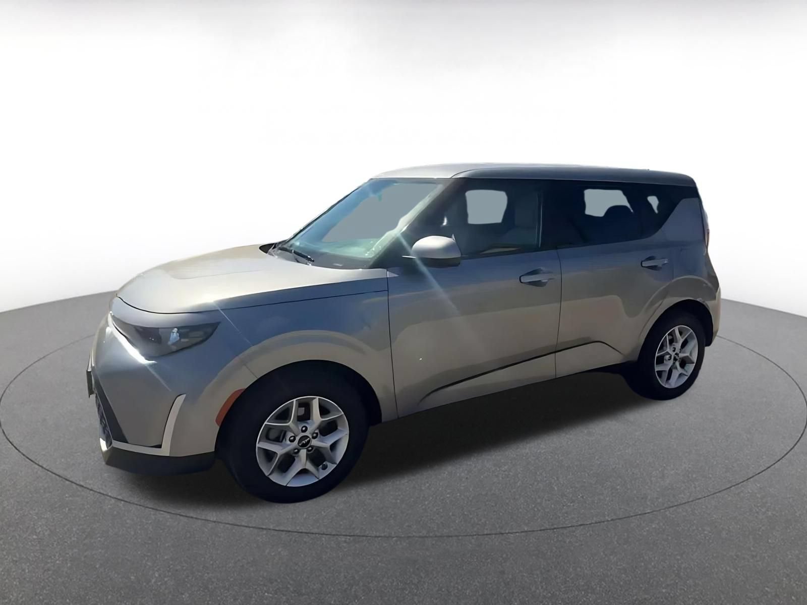 Used 2025 Kia Soul LX w/ LX Technology Package FWD image 7