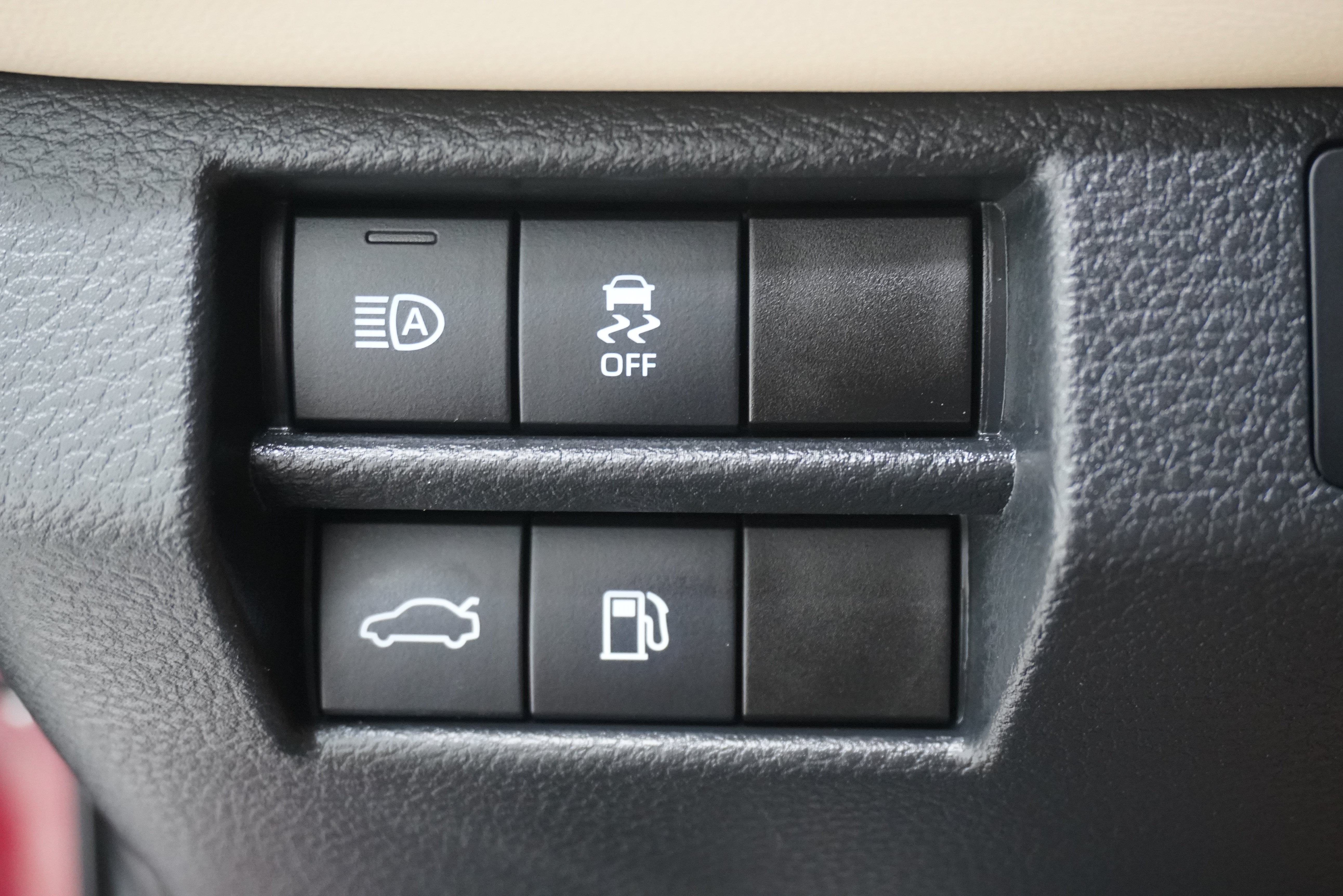 Used 2019 Toyota Avalon XLE w/ Moonroof Package FWD image 24