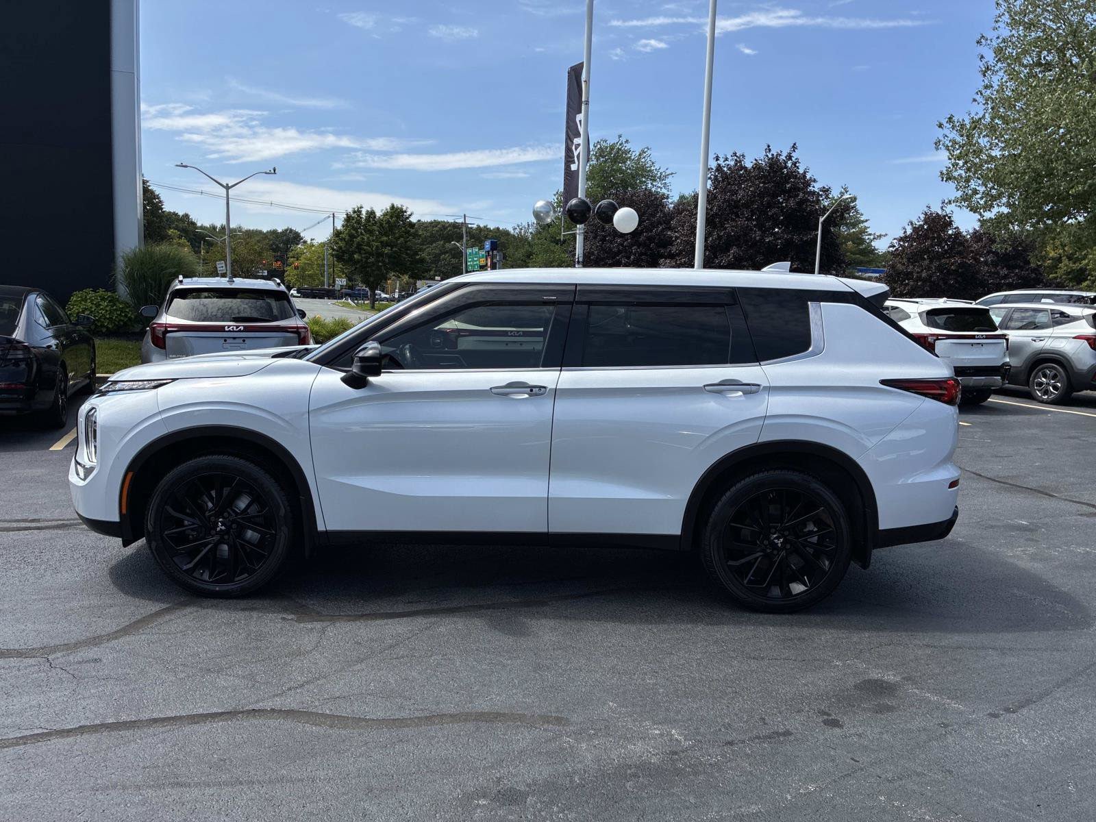 Used 2022 Mitsubishi Outlander SE AWD/4WD image 4