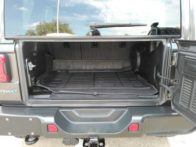 Used 2021 Jeep Wrangler Unlimited Sahara w/ Cold Weather Group AWD/4WD image 25