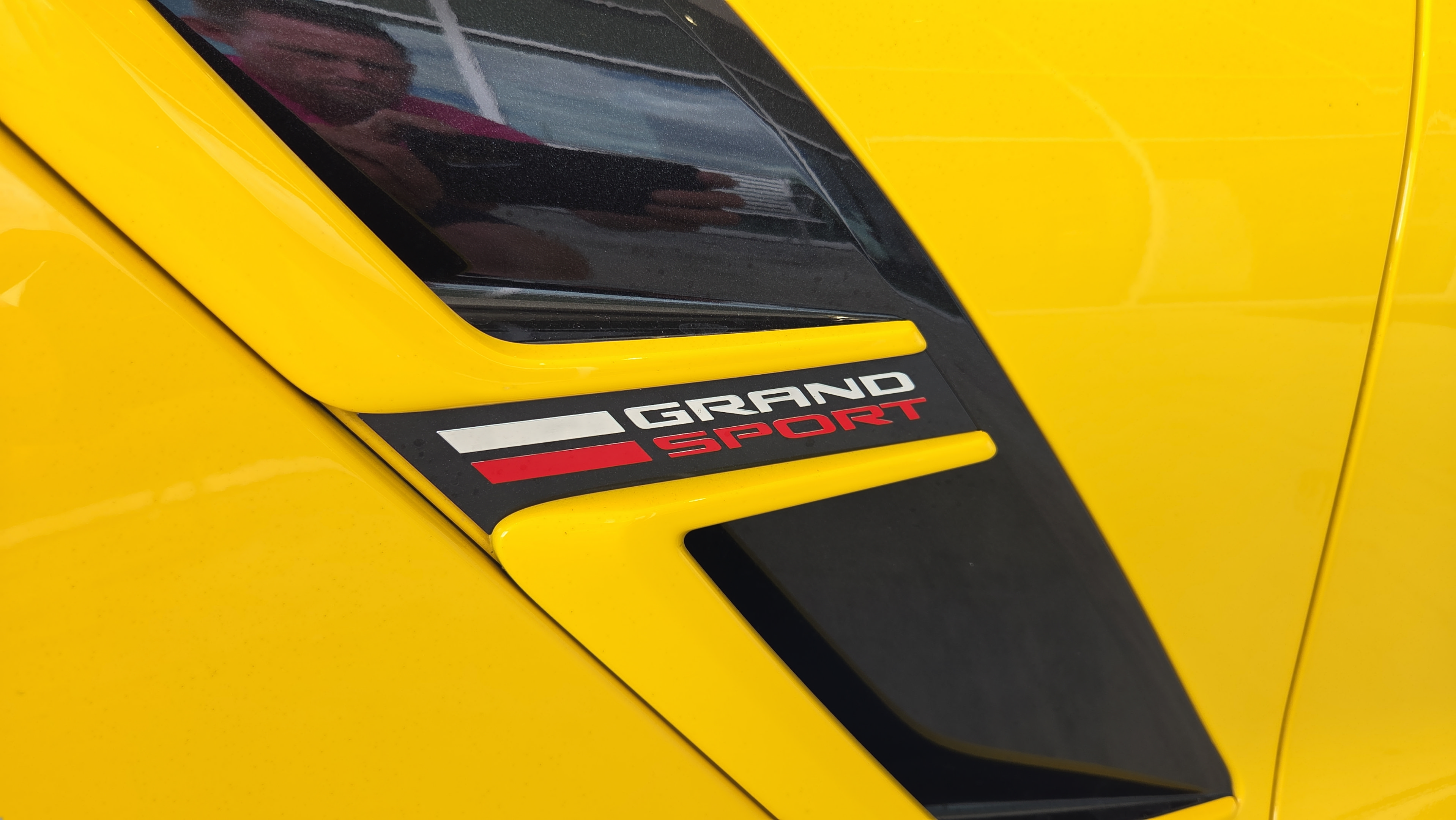Used 2019 Chevrolet Corvette Grand Sport w/ Carbon Flash Badge Package RWD image 32
