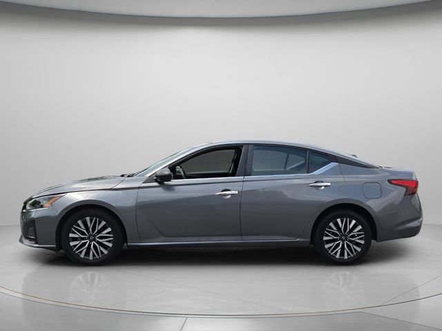Used 2024 Nissan Altima 2.5 SV AWD/4WD image 3