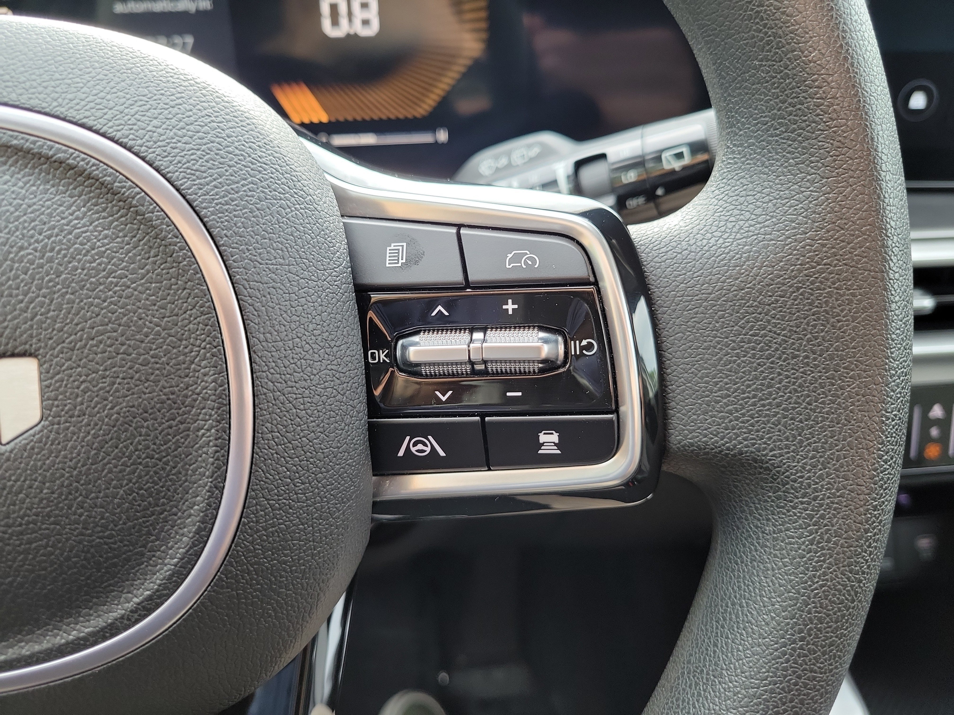 Certified 2024 Kia Sorento LX FWD image 28