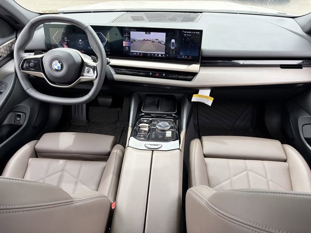 Used 2025 BMW 530i xDrive AWD/4WD image 16