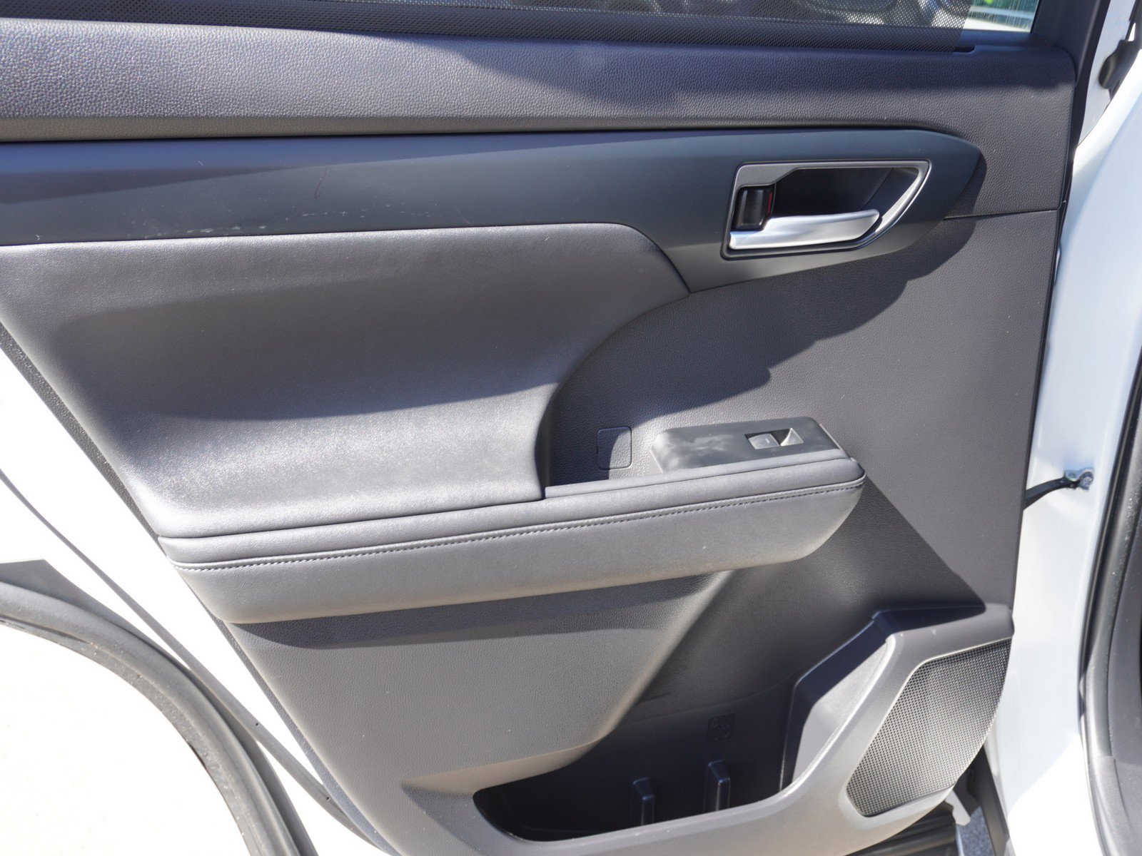 Used 2023 Toyota Highlander XLE image 12