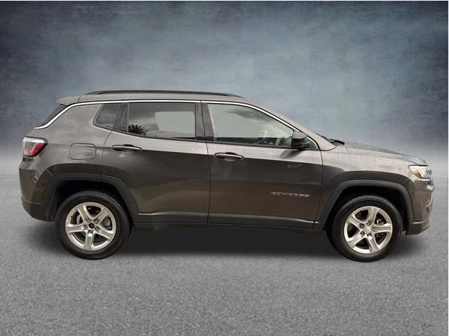 Used 2024 Jeep Compass Latitude AWD/4WD image 11