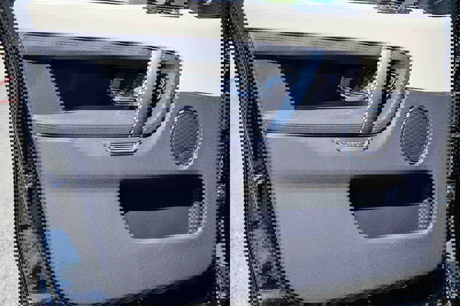 New 2025 Land Rover Discovery Sport S image 21