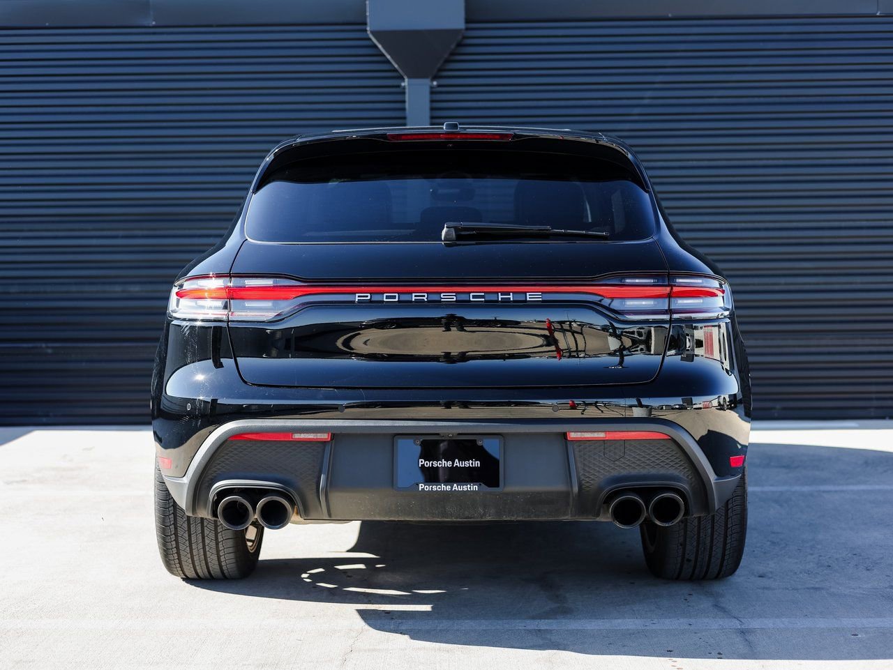Used 2025 Porsche Macan AWD/4WD image 4
