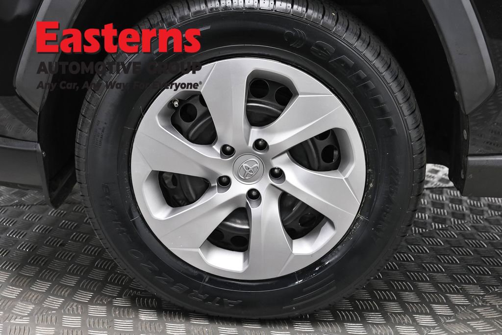 Used 2021 Toyota RAV4 LE image 31