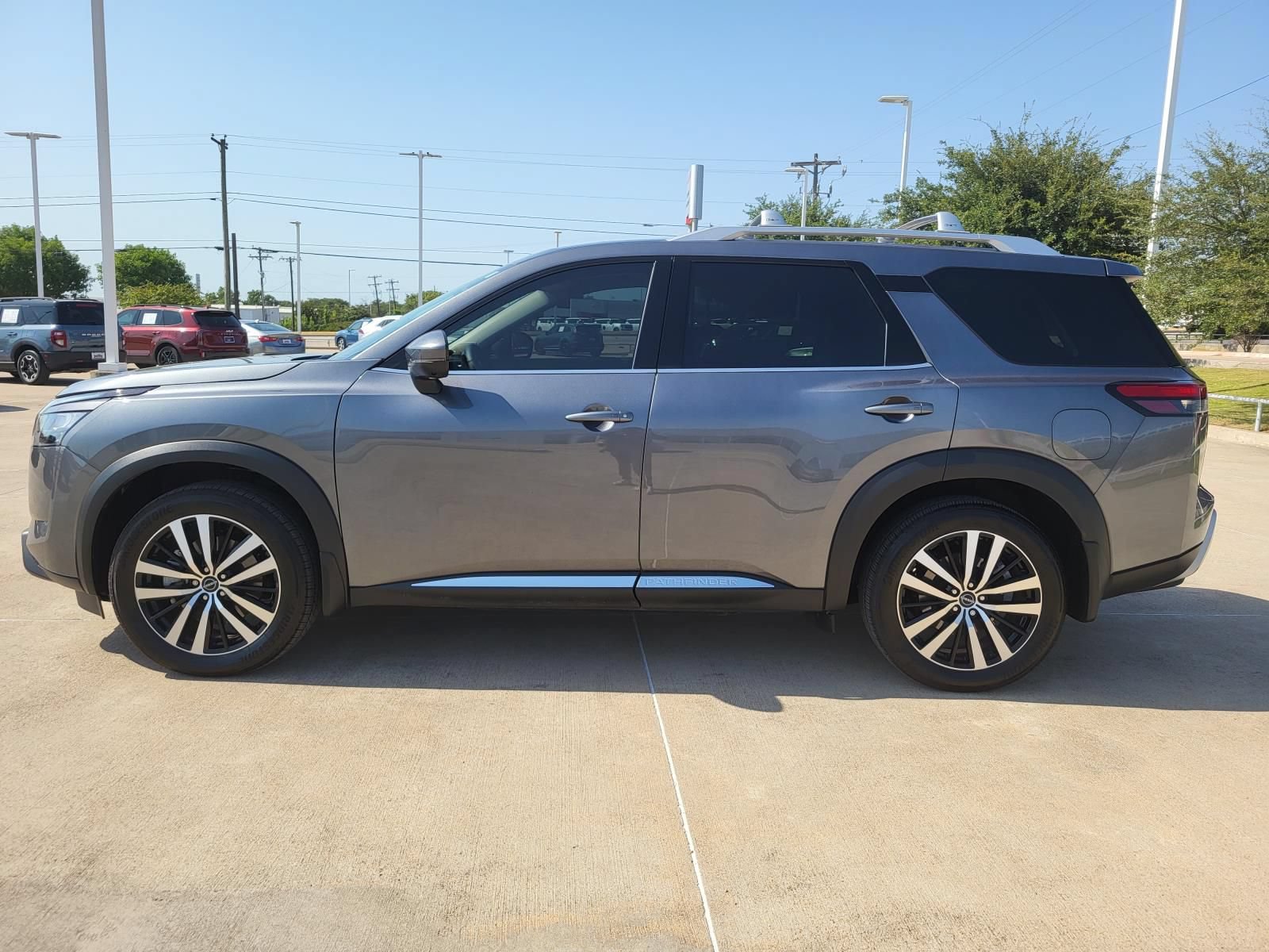 Certified 2025 Nissan Pathfinder Platinum w/ Cargo Package FWD image 8
