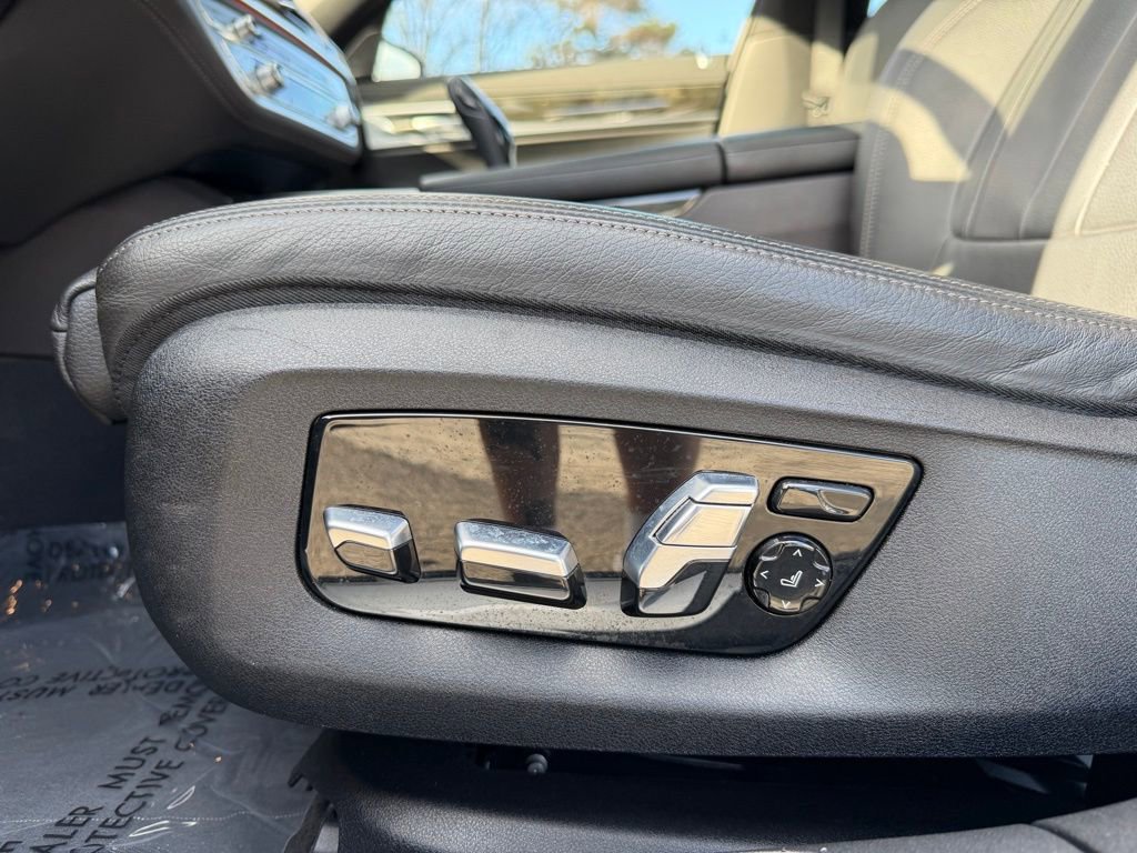 Used 2022 BMW 740i w/ M Sport Package image 12
