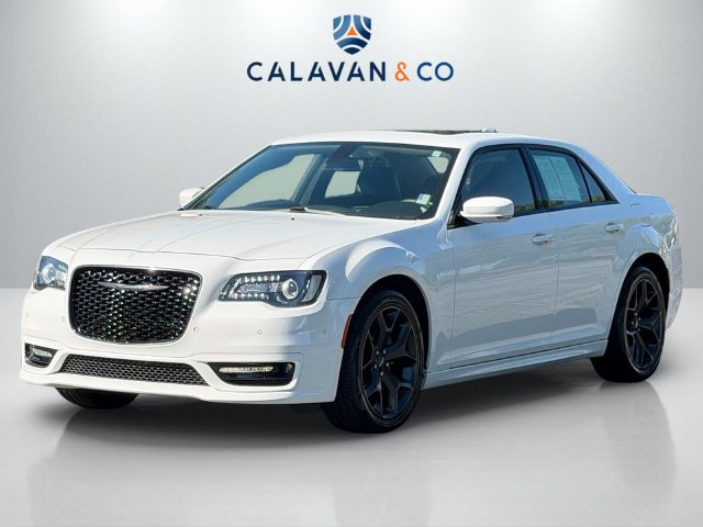 Used 2023 Chrysler 300 Touring L w/ Popular Equipment Group RWD image 3