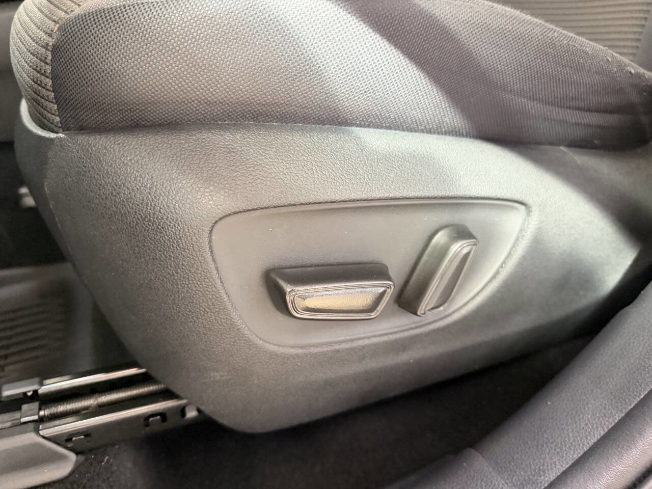 Used 2020 Toyota Highlander LE image 16