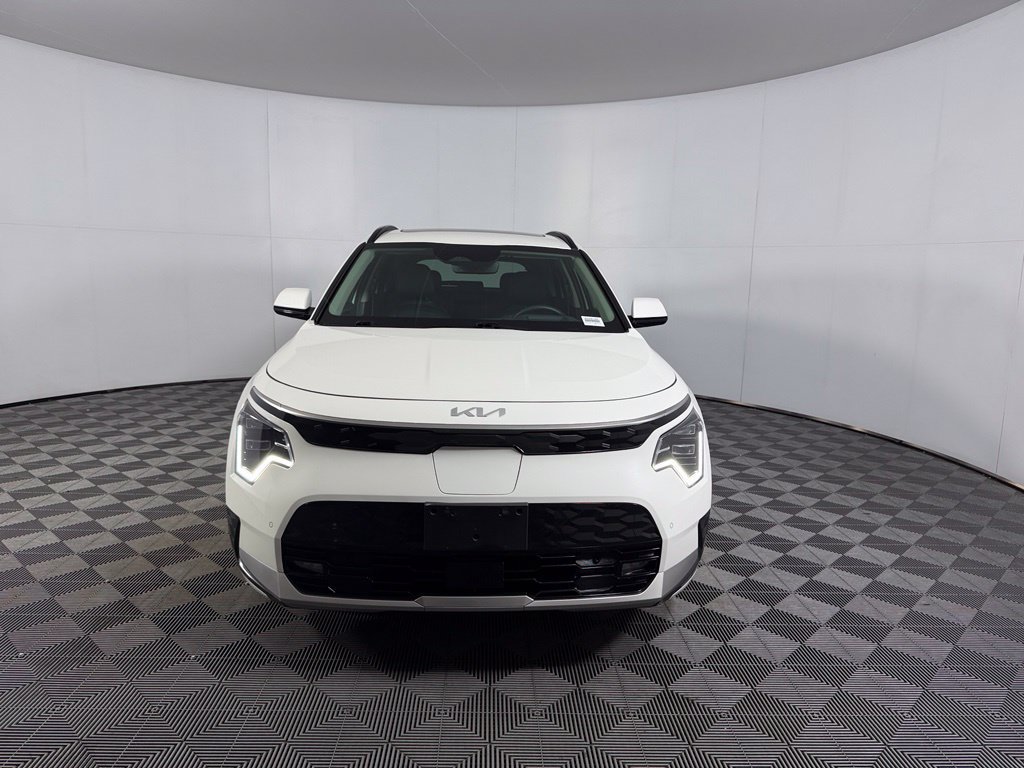 Used 2023 Kia Niro Wave FWD image 2