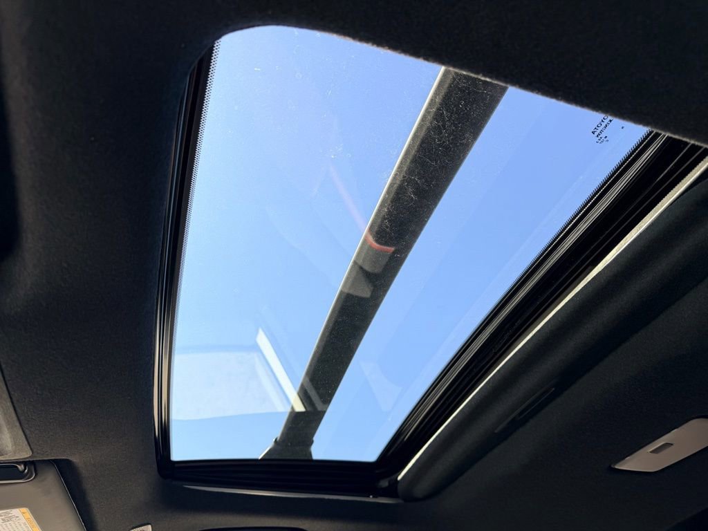 Used 2025 Toyota Corolla Cross AWD Hybrid w/ Moonroof Package image 30