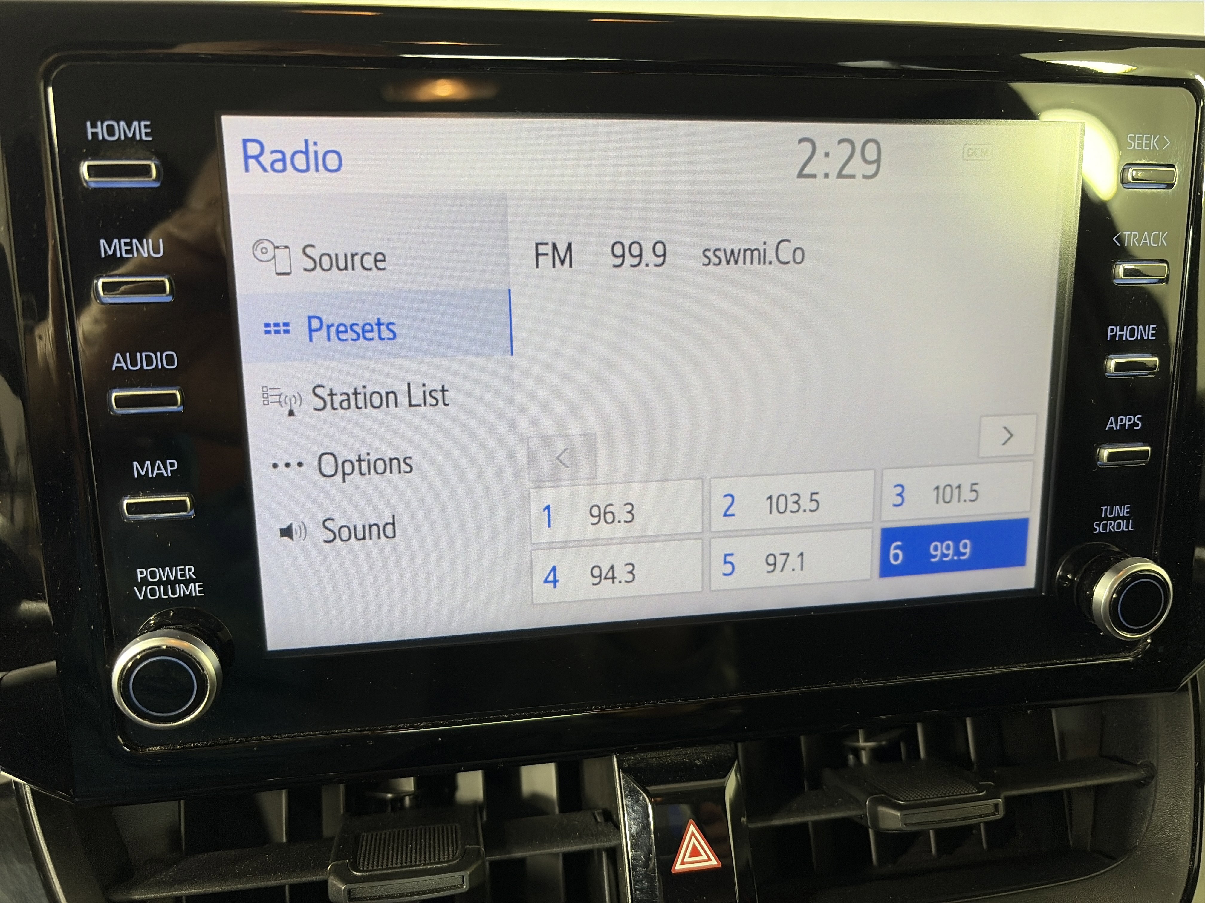 Used 2020 Toyota Corolla LE image 18