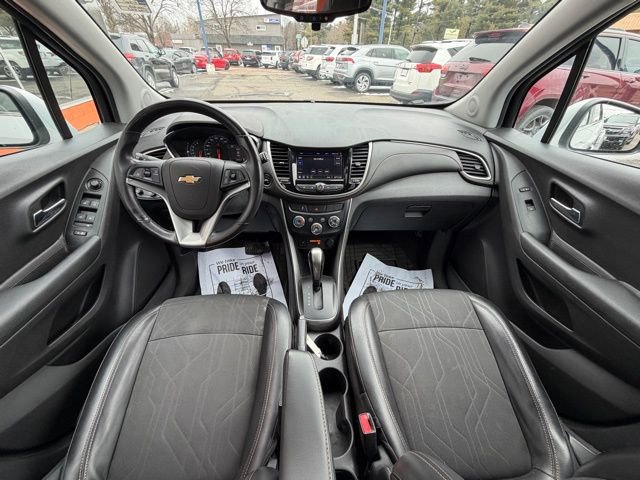 Used 2020 Chevrolet Trax LT w/ Driver Confidence Package AWD/4WD image 13