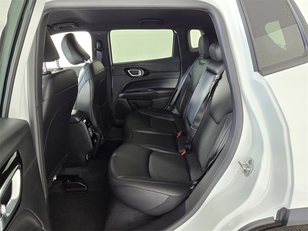 New 2026 Jeep Compass Latitude image 9