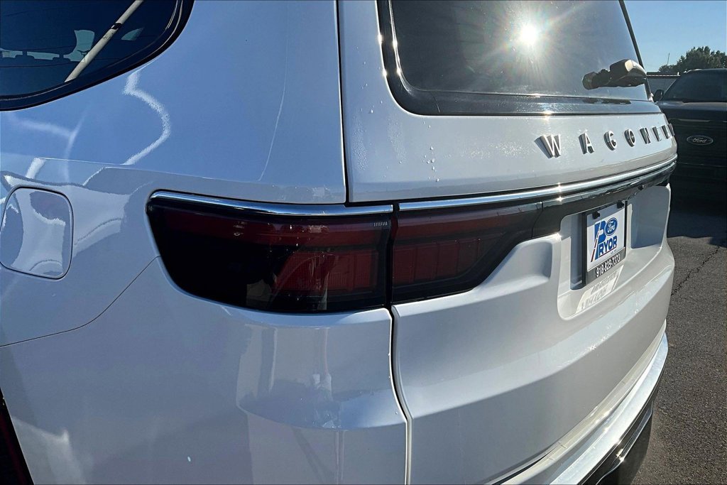 Used 2025 Jeep Wagoneer Series II AWD/4WD image 33