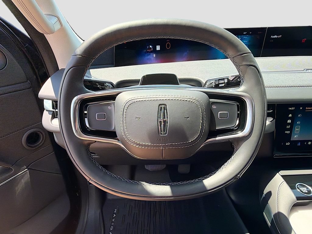 Used 2026 Lincoln Navigator Premiere AWD/4WD image 11