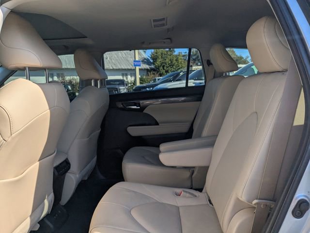 Used 2020 Toyota Highlander Limited image 14