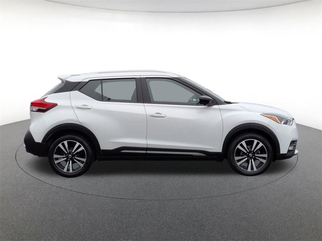 Used 2019 Nissan Kicks SR image 4