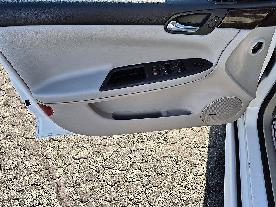 Used 2012 Chevrolet Impala LTZ FWD image 12