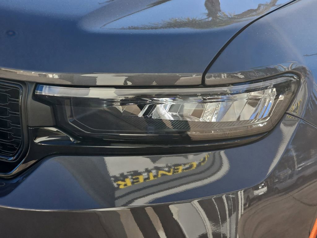 New 2025 Jeep Grand Cherokee Altitude image 33