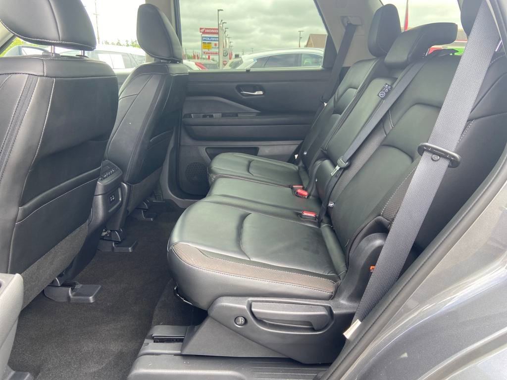 Used 2023 Nissan Pathfinder SL w/ Lighting Package (N92) image 23