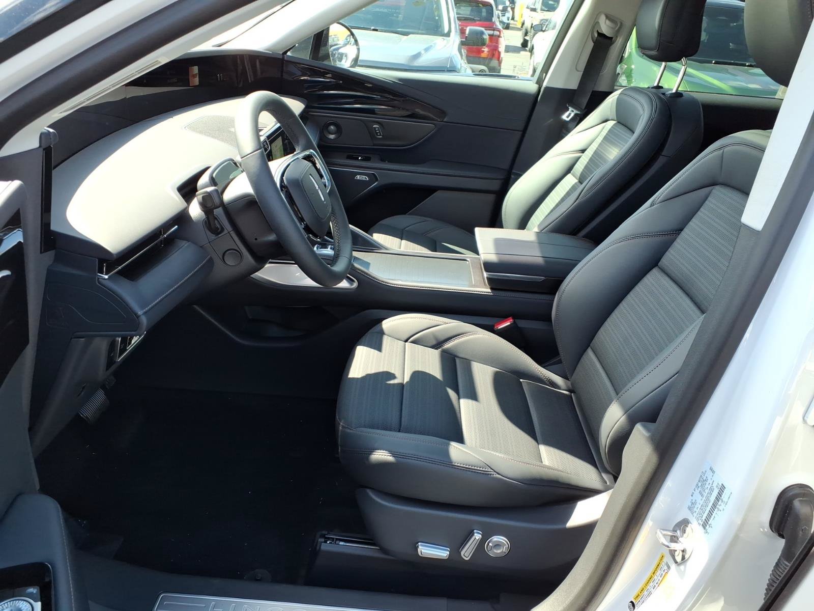 New 2026 Lincoln Nautilus Reserve w/ Jet Appearance Package AWD/4WD image 4