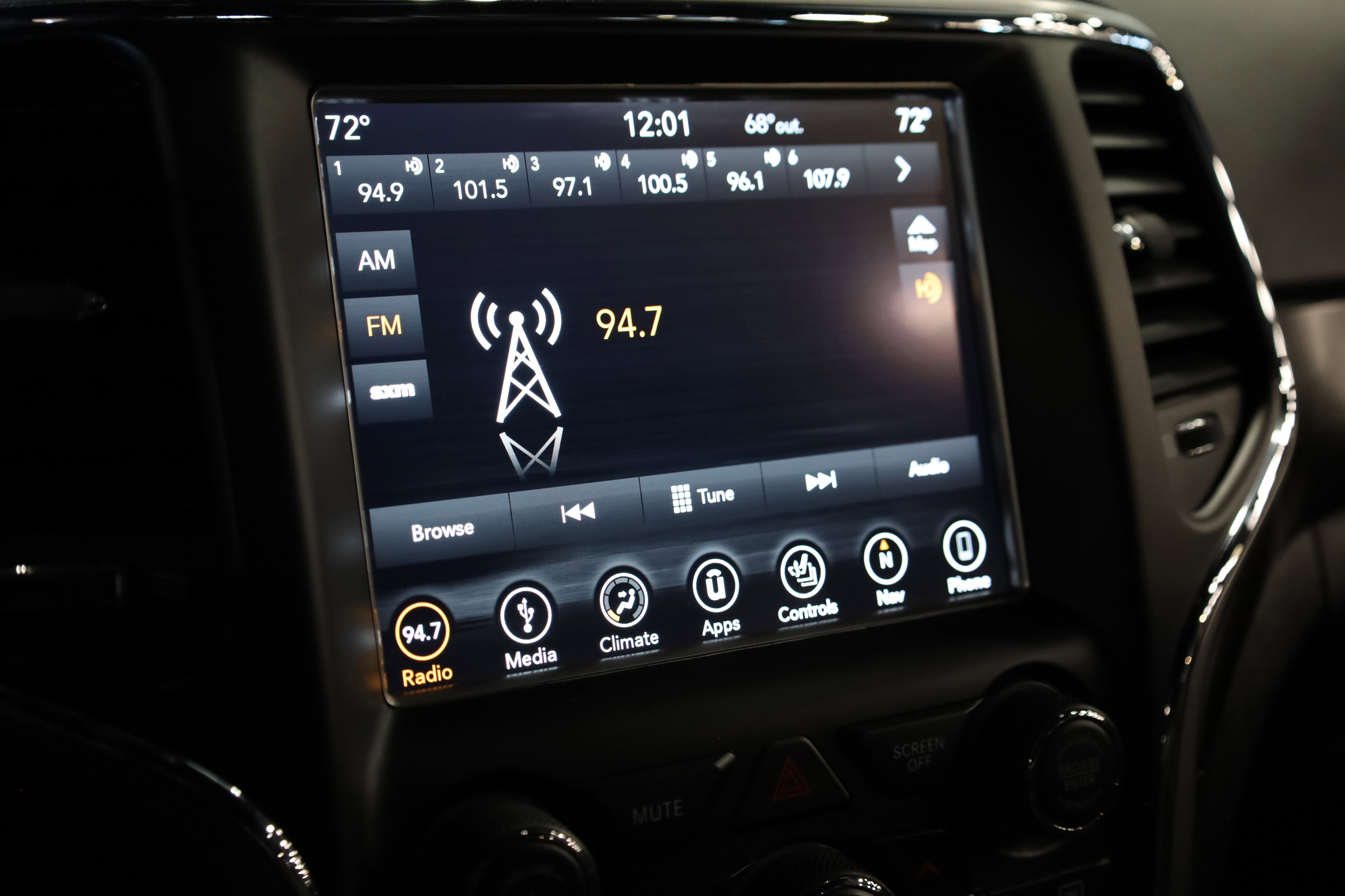 Used 2018 Jeep Grand Cherokee Altitude image 26