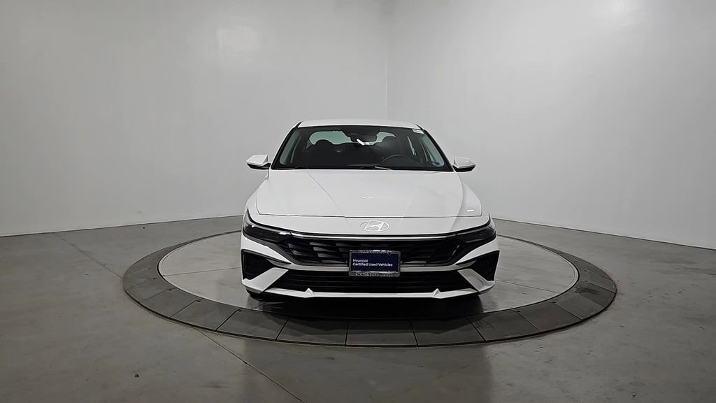 Certified 2025 Hyundai Elantra Blue FWD image 9