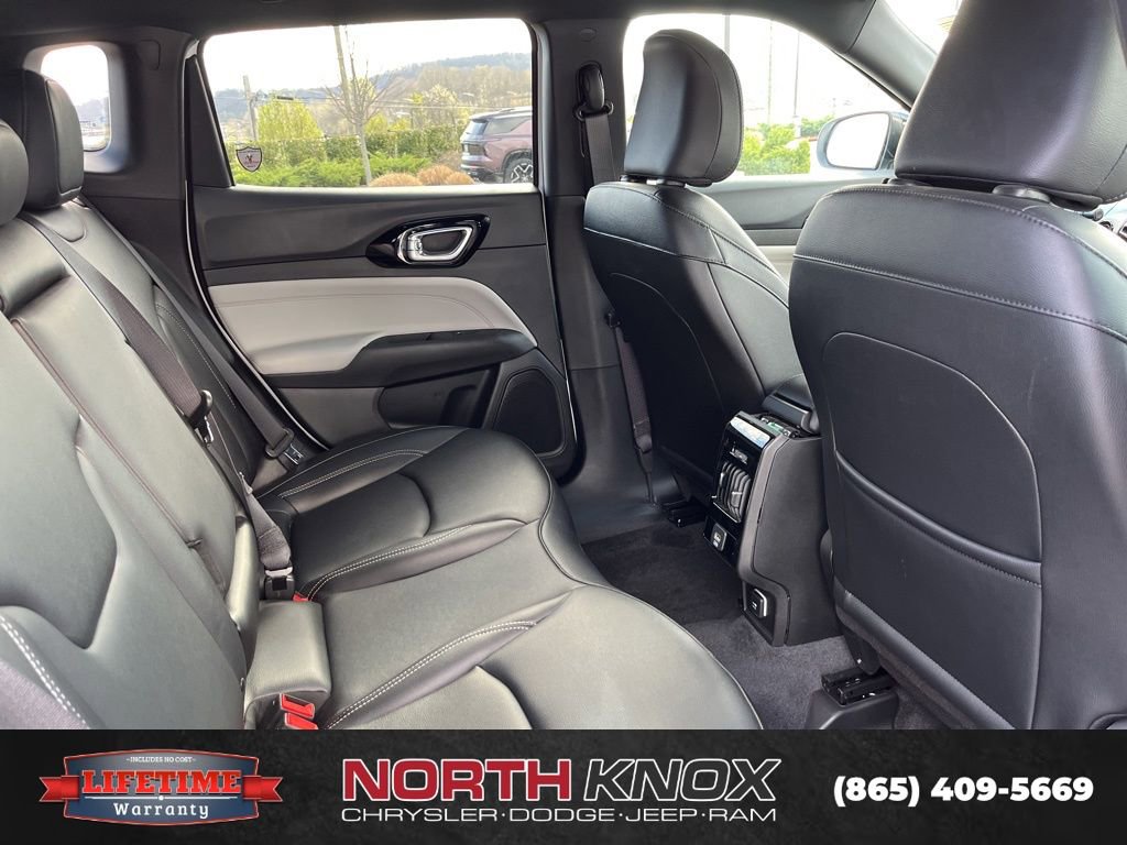 Used 2025 Jeep Compass Limited image 23