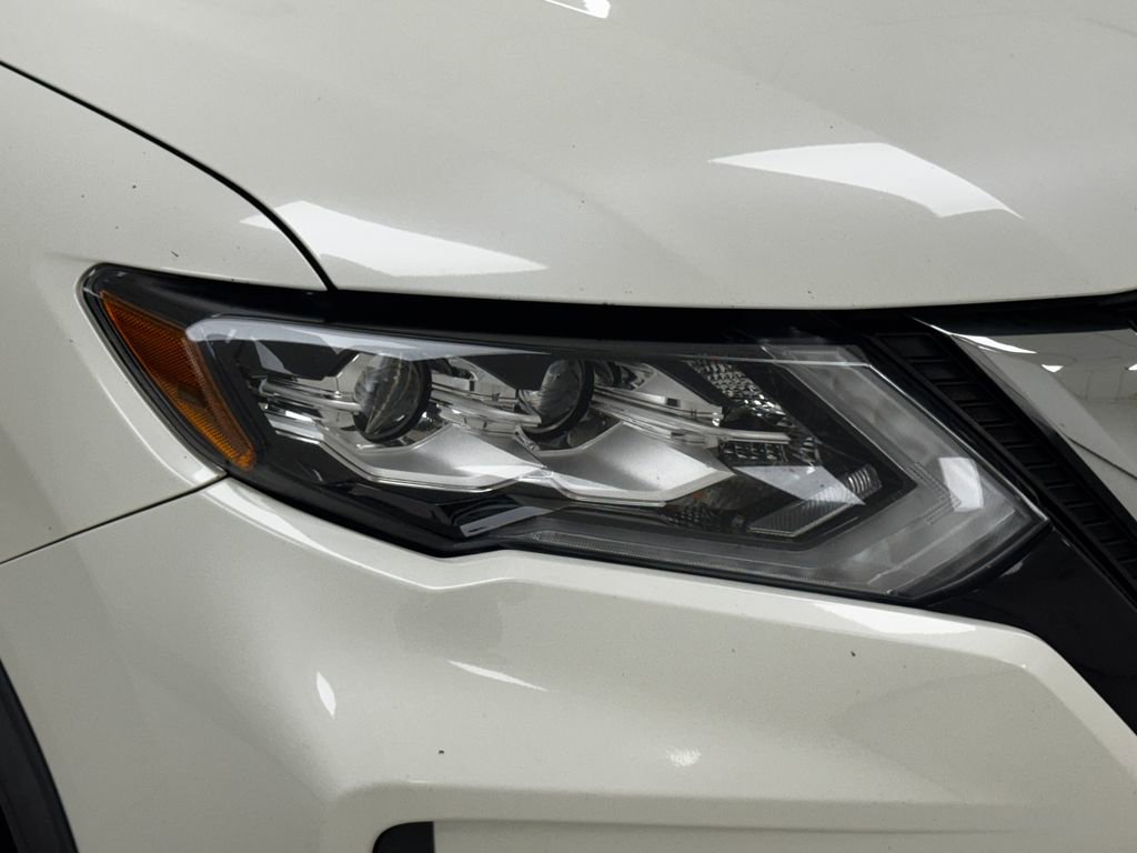 Used 2018 Nissan Rogue SL w/ Premium Package image 34