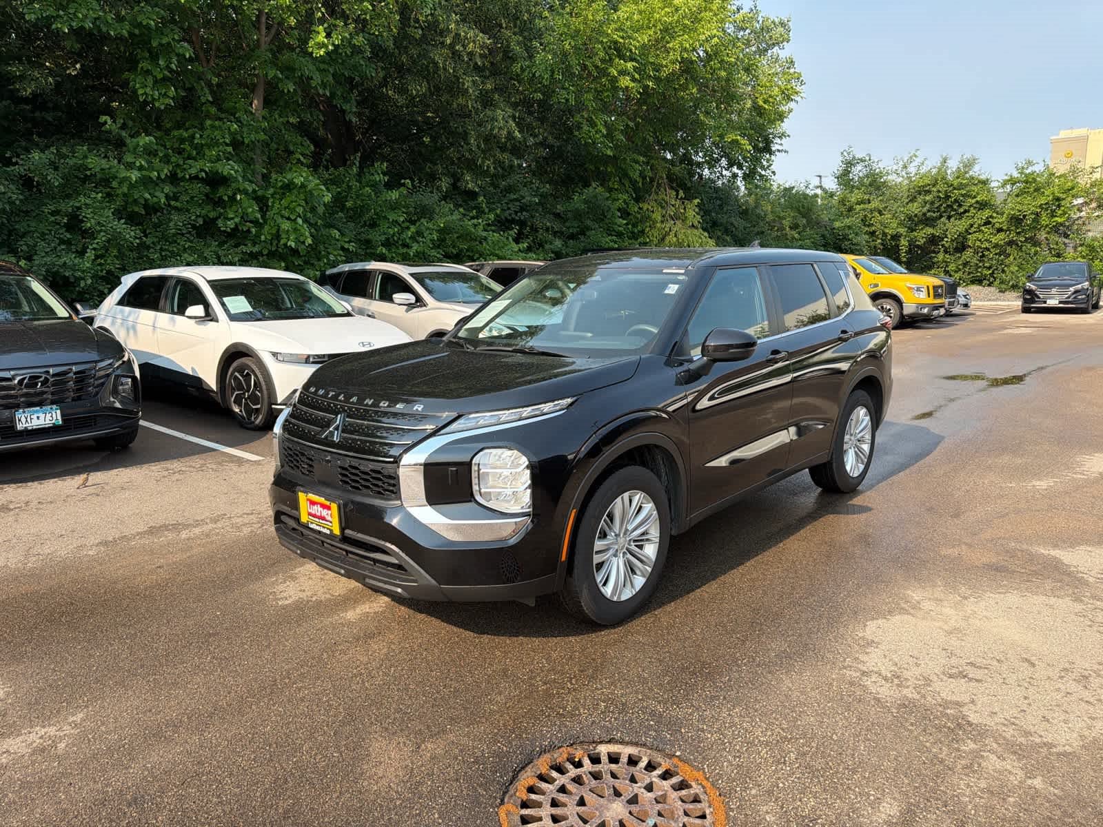 Used 2024 Mitsubishi Outlander ES AWD/4WD image 4