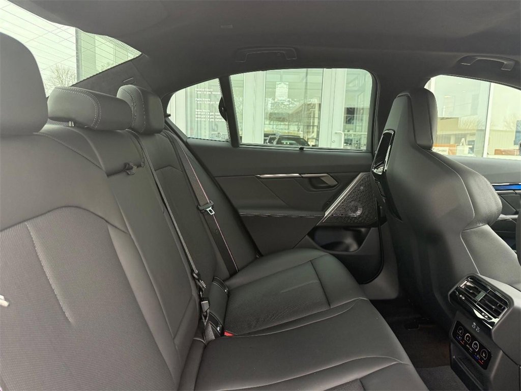 Used 2025 BMW M5 Base w/ Carbon Package image 10