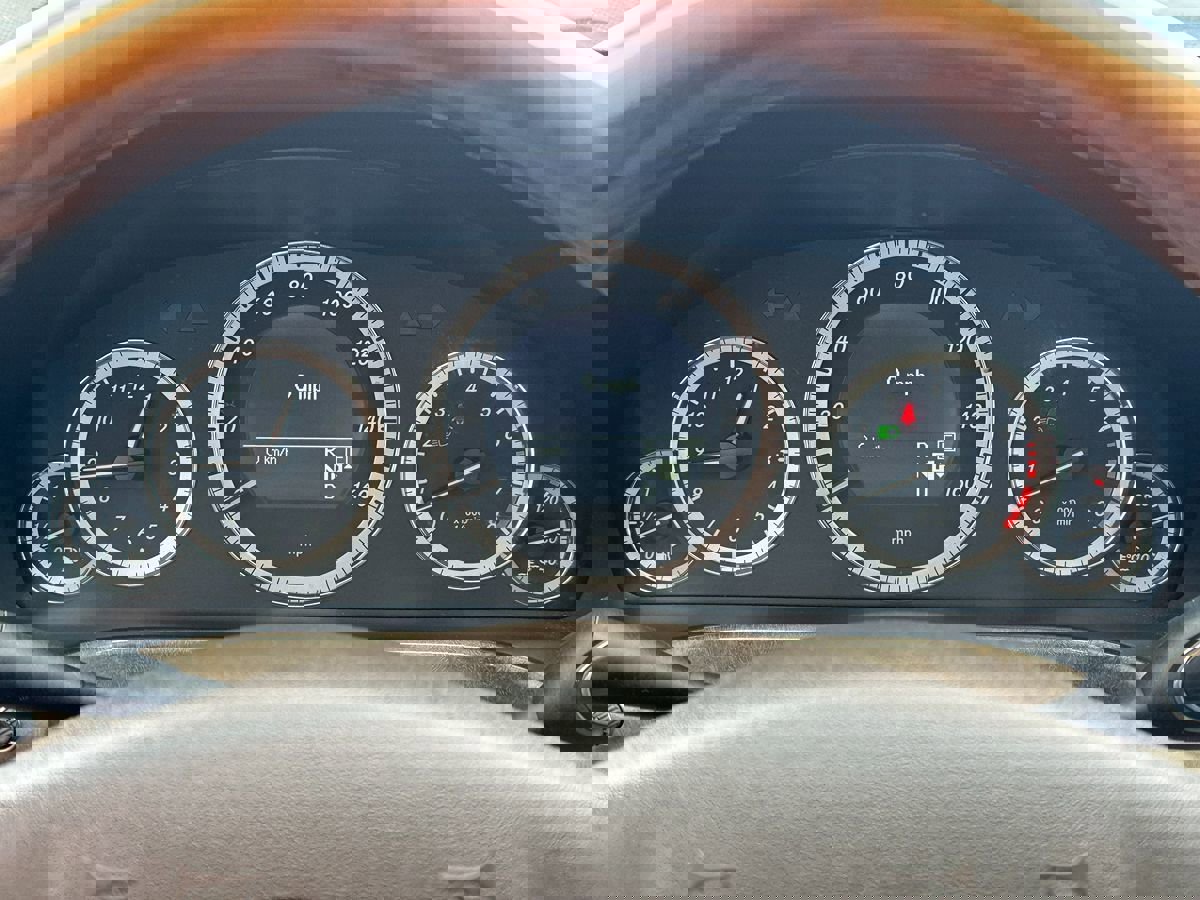 Used 2011 Mercedes-Benz E 550 Sedan image 37