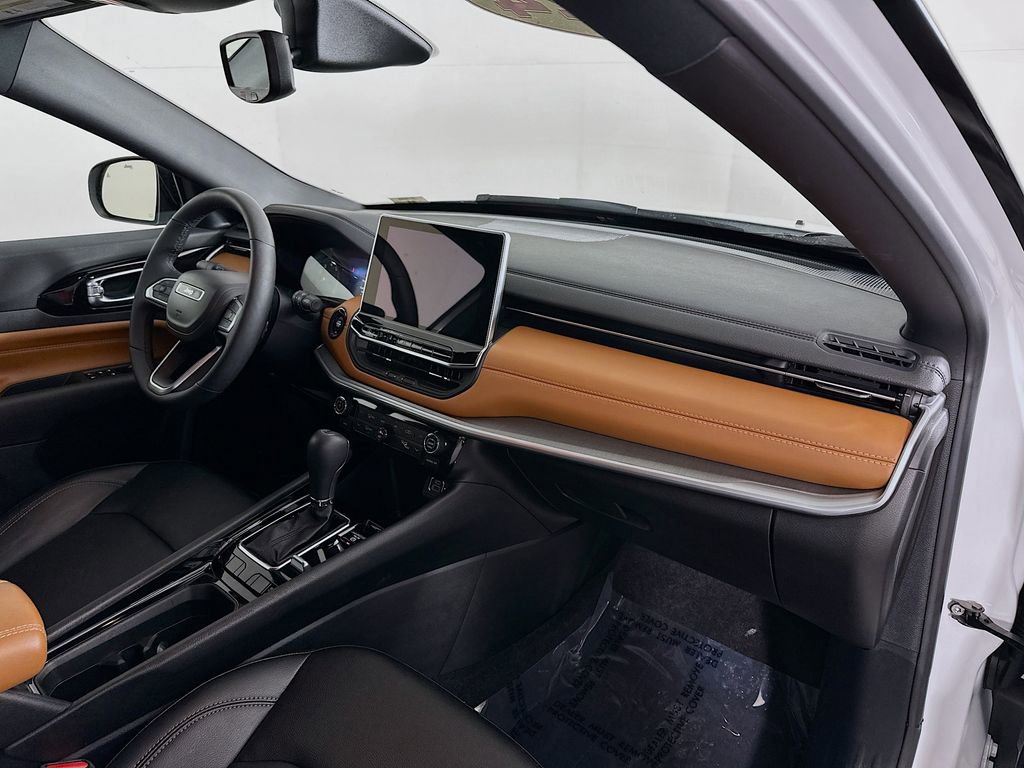 Certified 2024 Jeep Compass Limited image 37