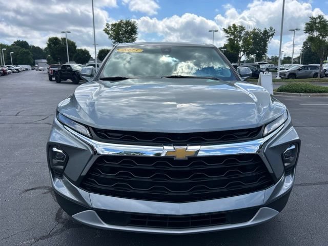 Used 2025 Chevrolet Blazer LT AWD/4WD image 2