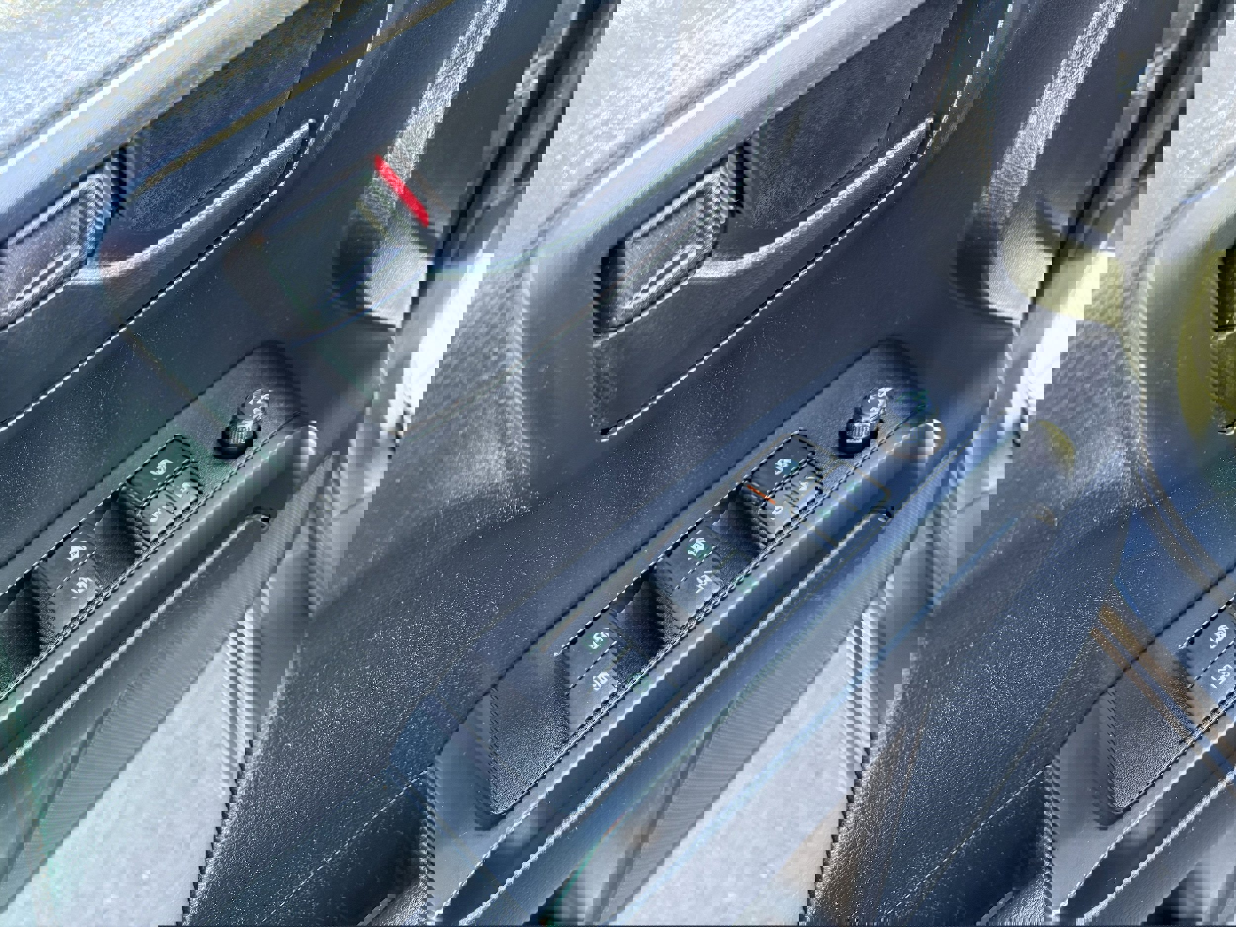 Used 2020 Toyota Tacoma SR image 24