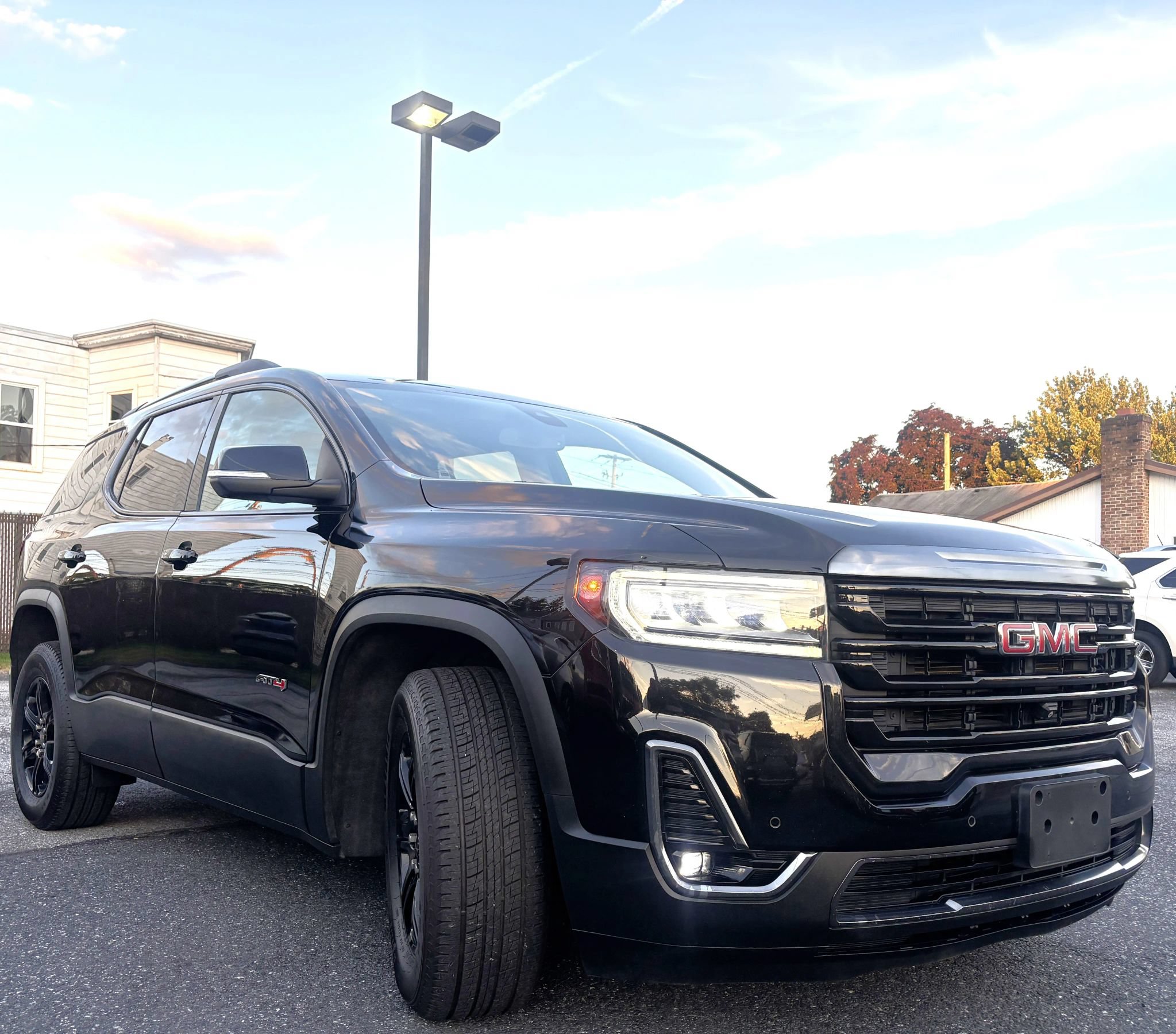 Used 2021 GMC Acadia AT4 w/ Technology Package AWD/4WD image 3