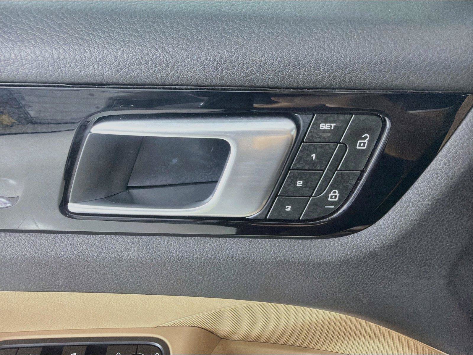 Certified 2023 Porsche Cayenne Platinum Edition AWD/4WD image 7