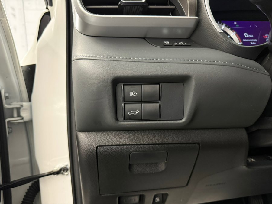 Used 2021 Toyota Highlander XLE AWD/4WD image 30