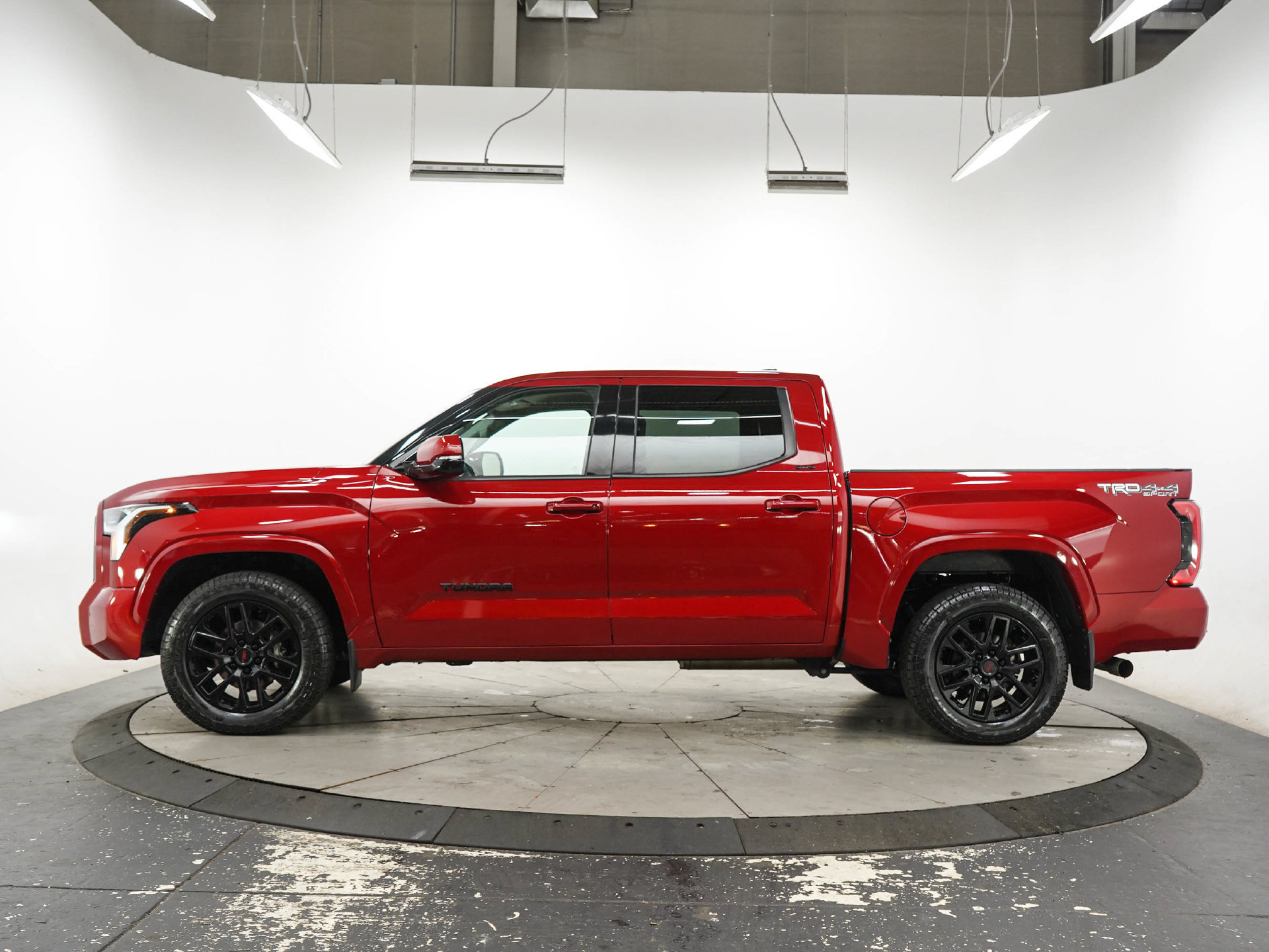 Used 2022 Toyota Tundra SR5 AWD/4WD image 2
