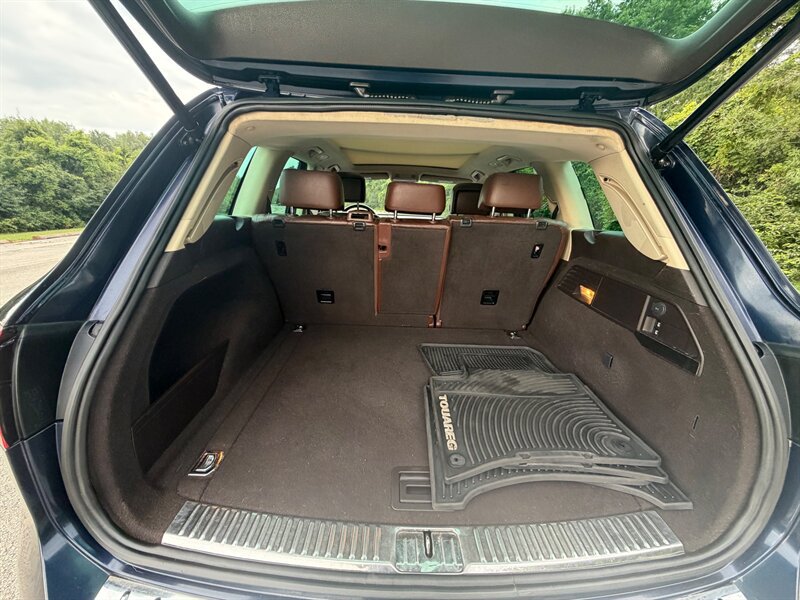 Used 2012 Volkswagen Touareg TDI AWD/4WD image 9