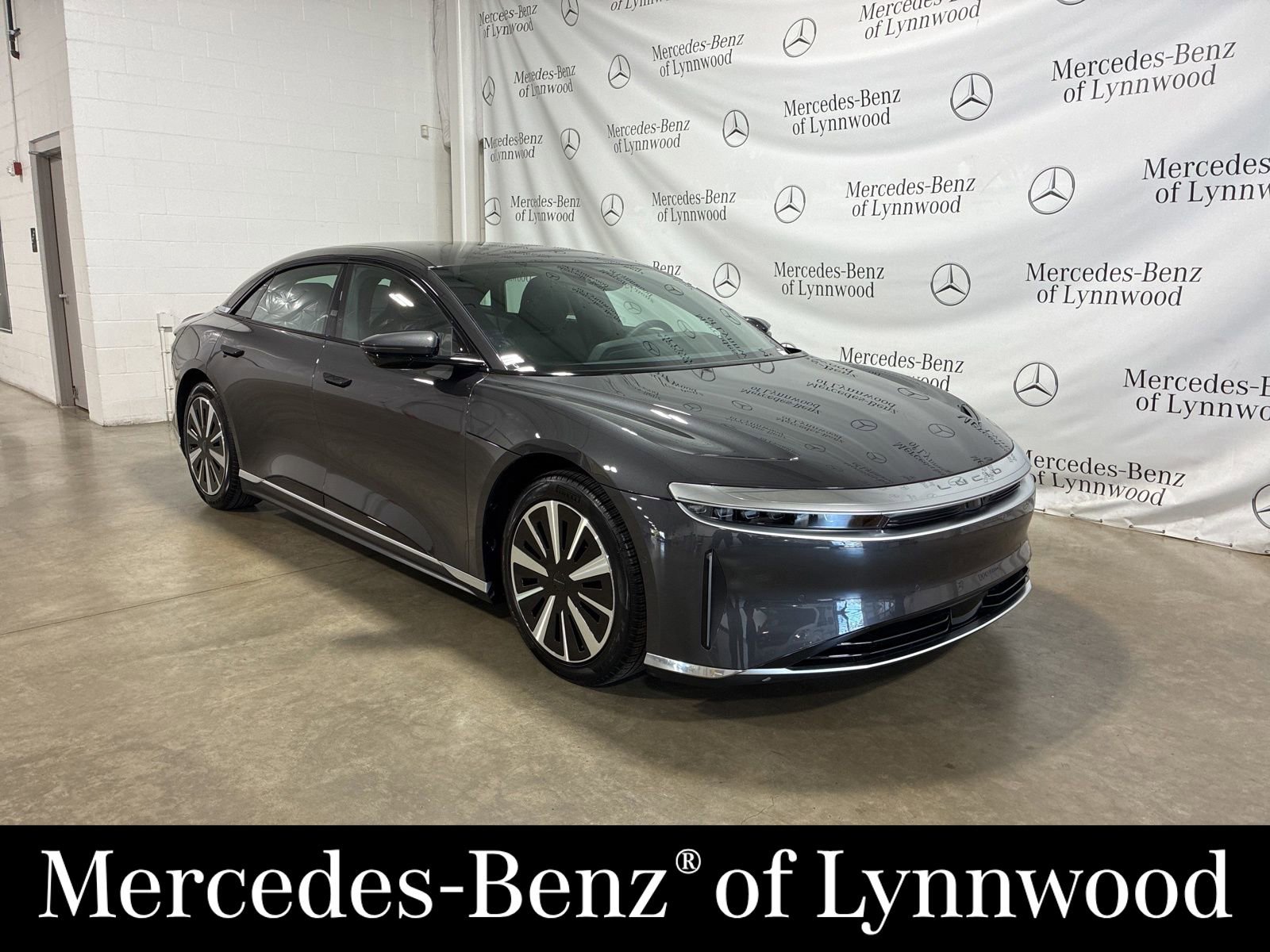 Used 2025 Lucid Air Touring image 1