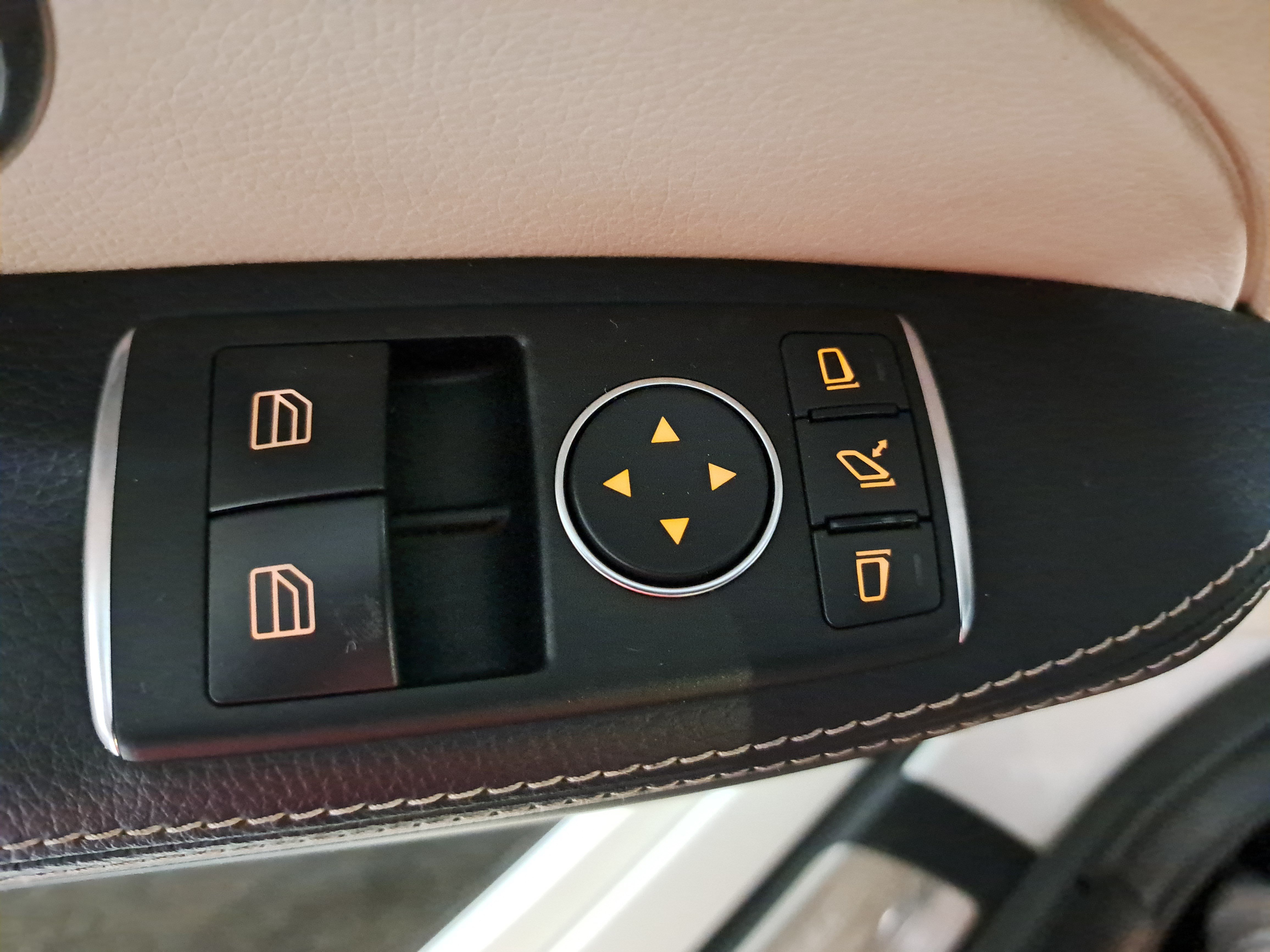 Used 2014 Mercedes-Benz SLK 350 image 23
