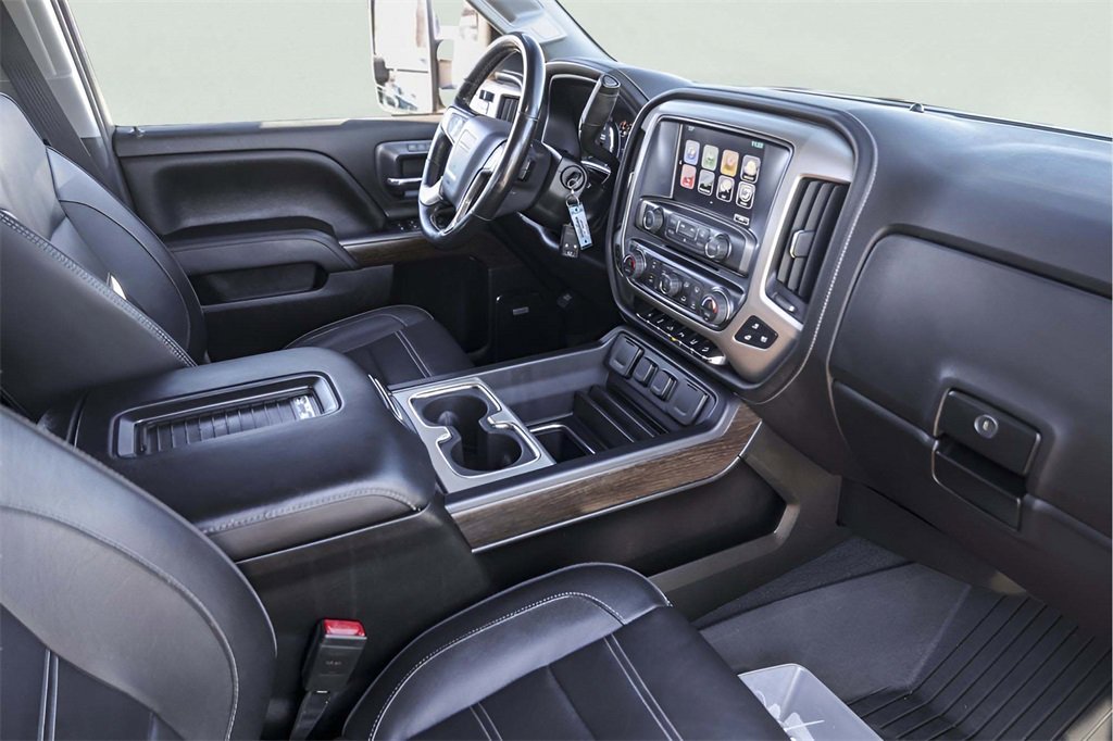 Used 2019 GMC Sierra 2500 Denali w/ Suspension Package, Off-Road image 32