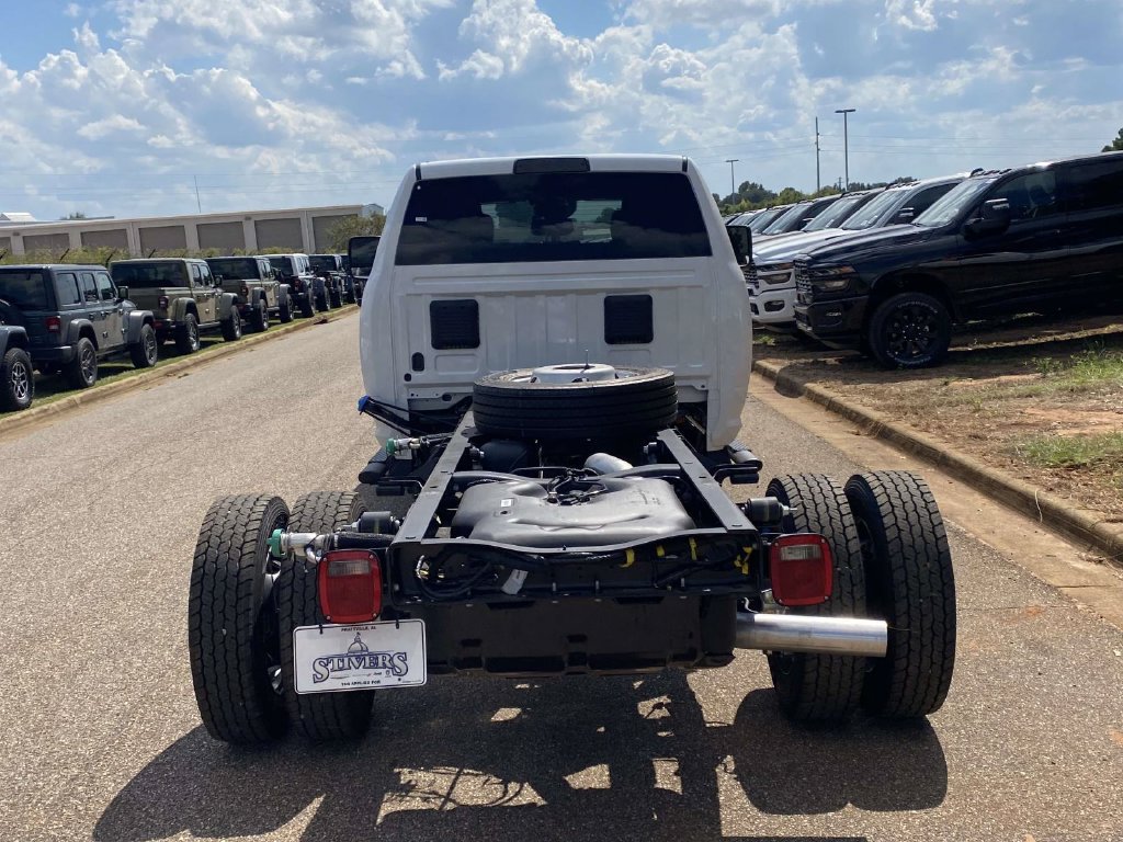 New 2027 RAM 4500 4x4 Crew Cab DRW image 5