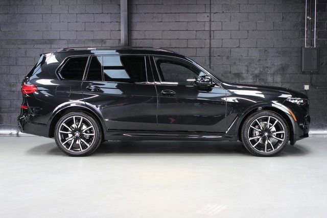 Used 2022 BMW X7 xDrive40i w/ M Sport Package image 9
